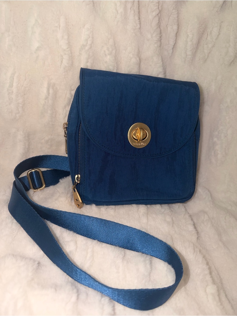 Blue baggallini Crossbody Bag with kiss Lock Closure